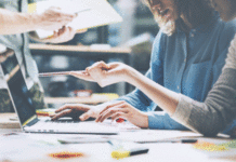 Hệ thống đánh giá thực hiện công việc được sử dụng thế nào?