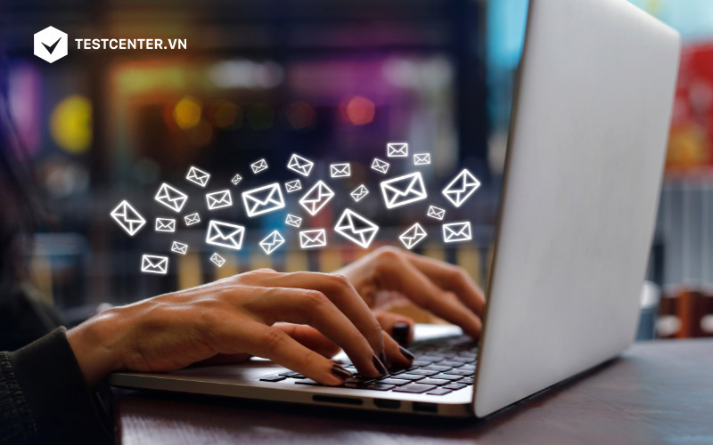 Hãy bắt đầu email bằng cách biểu đạt sự cảm ơn và trân trọng với ứng viên