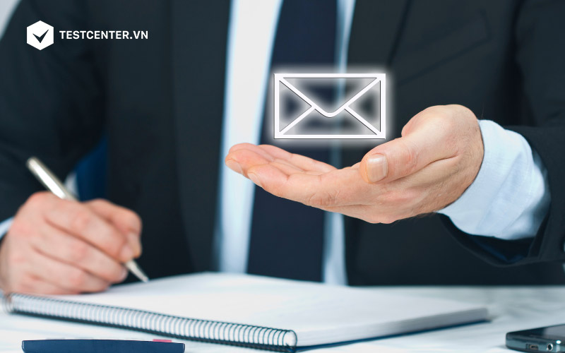 Hãy kết thúc email bằng lời chúc ứng viên sẽ thành công trong các cơ hội tương lai